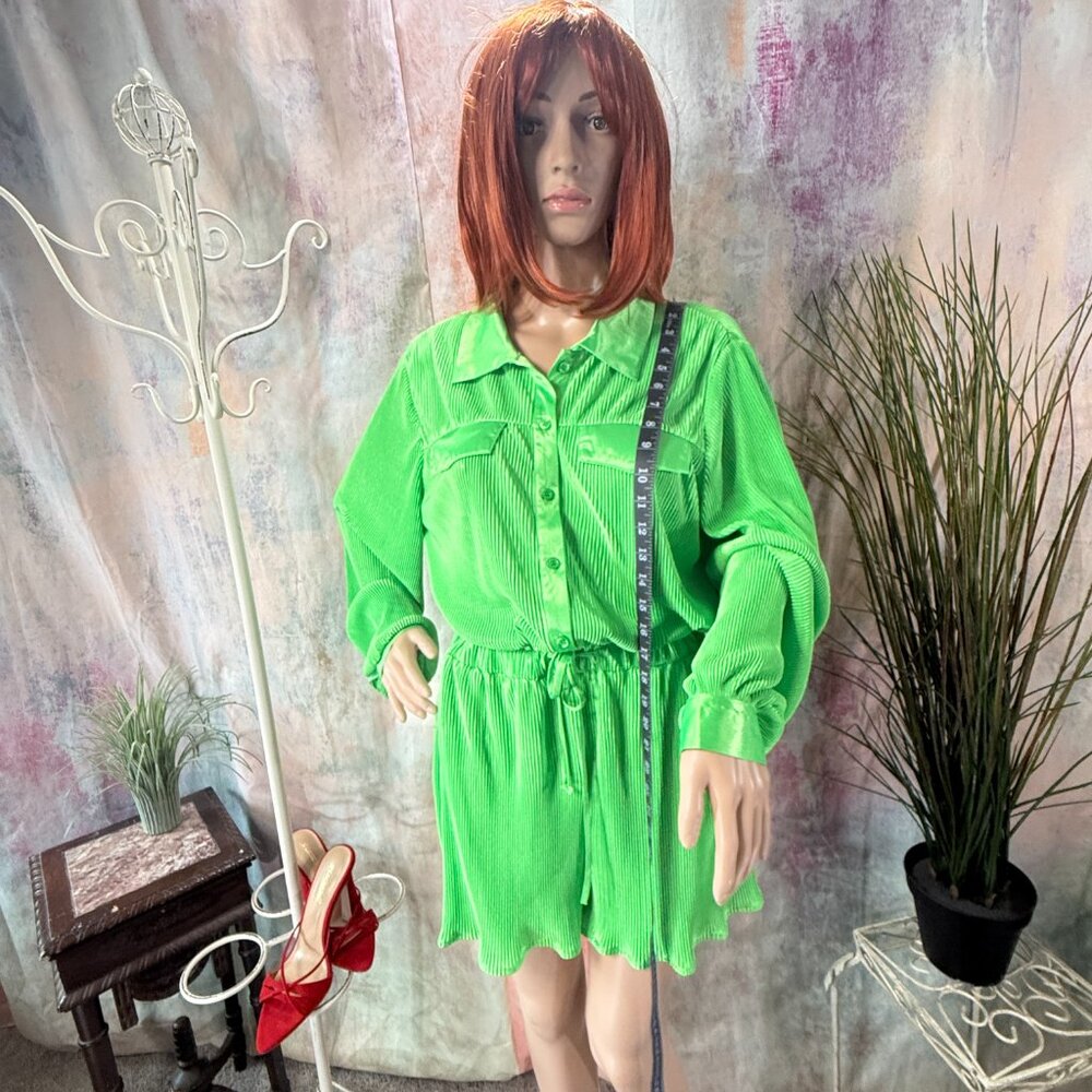 New 📌Blue B Accordion Pleated Kelly Green Long Sleeves Elastic Waist Romper - Picture 9 of 16